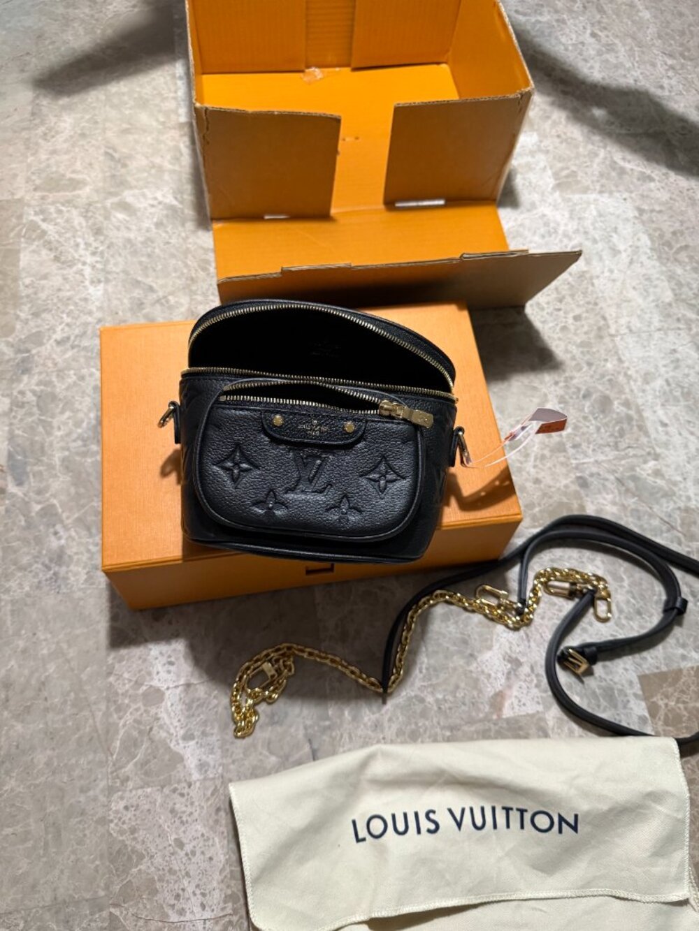 STUNNING Master Quality Fashion Leather Bumbag! All Black LOGO Leather w/LV BOX! - Picture 5 of 7